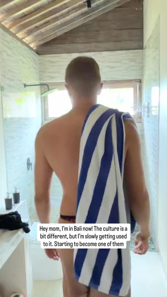 Still cannot tell from which side of the road the scooters are coming from..
What’s something else we tourists struggle with here in Bali?