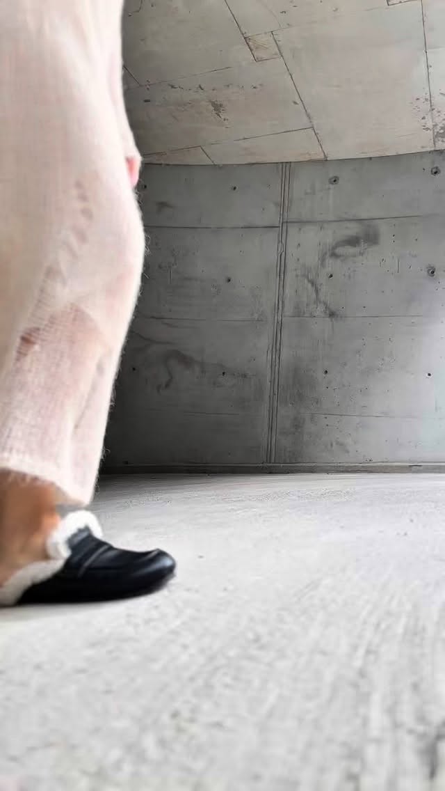 🐏 In der Übergangszeit sind unsere Lammfell-Schuhe einfach perfekt. Warm und gleichzeitig durch Sohle und Außenleder robust genug für fast jedes Wetter.
🌻 Welcher Schuh ist Euer Favorit?
#nexttokate #ntk #whatkatewore #whatkatewears #infashionwetrust