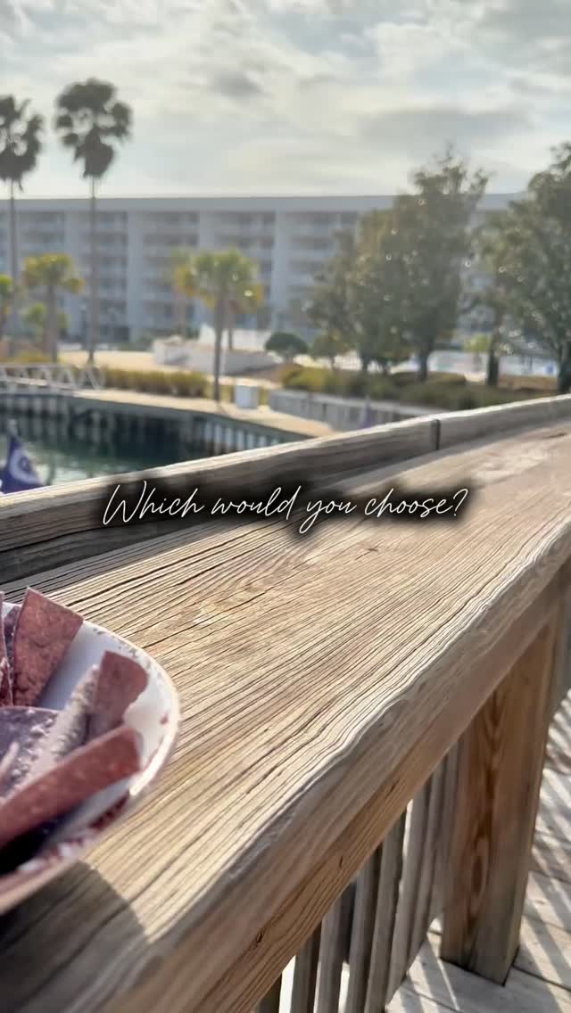 The weekend is here and the drinks are calling. 🍸🍹
Which one are you starting with? 👀👇
🎶 Live music tonight with Matt Erdman from 5–8 PM — the perfect soundtrack for great views, good drinks, and an easy Friday night.