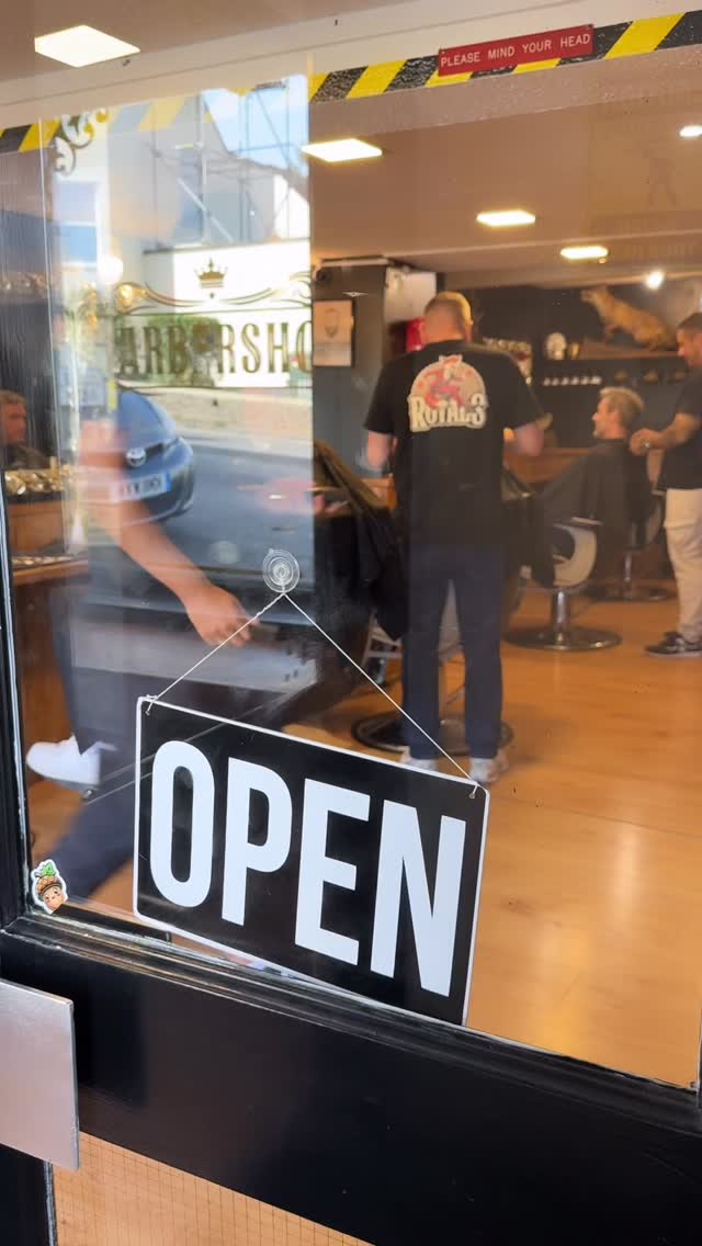 Sunshine, fresh trims, and good vibes all around!
The shop’s been full of energy today, a lovely busy Wednesday setting the tone for the rest of the week! As the Easter holidays wrap up, we’re keeping the chairs full and the fades sharp.
If you’re due a tidy-up, make sure to get booked in! The rest of the week is filling up fast!
#barbershoproyals #royalsbarbershop #sunshinetrims