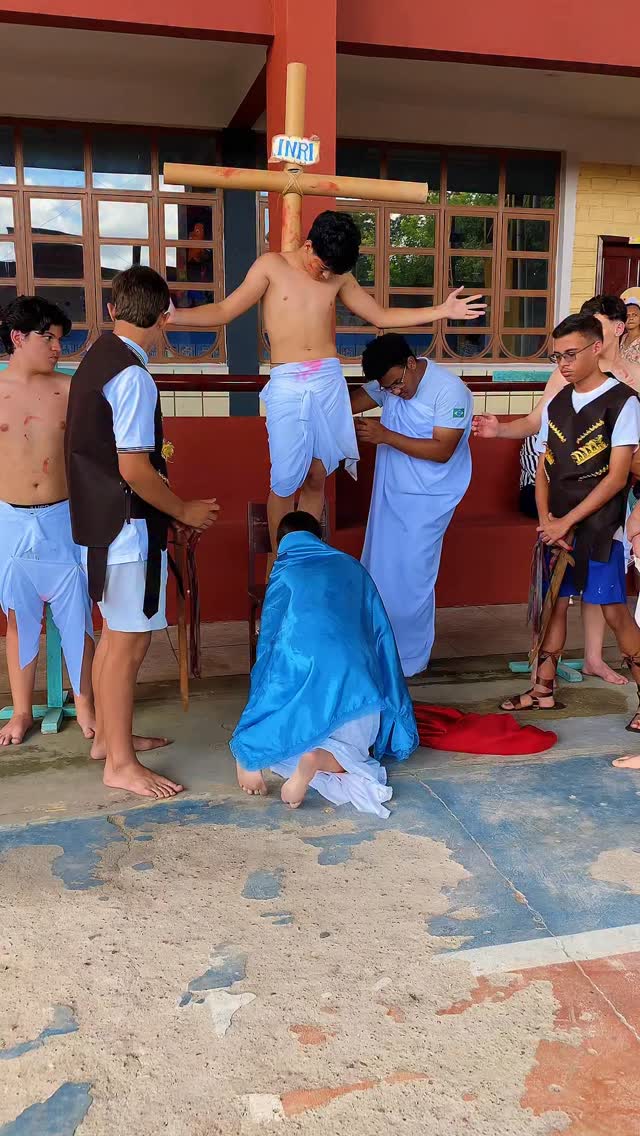Hoje, nossos alunos deram vida à história da Paixão de Cristo em uma apresentação emocionante e cheia de significado. ✝️✨
Com dedicação e sensibilidade, cada cena foi um convite à reflexão sobre amor, fé e esperança.
Um momento especial que tocou corações e reforçou valores que levaremos para a vida.
#PaixãoDeCristo #EducaçãoComAmor #Valores #Fé #Aprendizado
