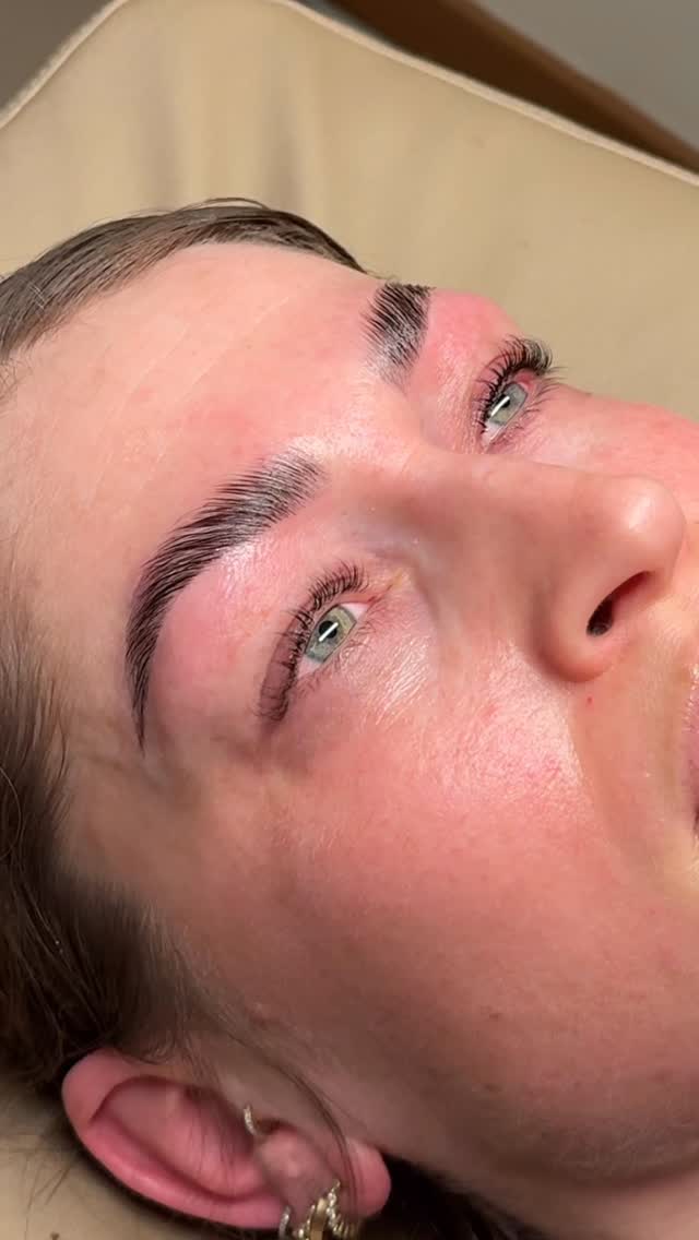 🔥 Browlift m. hybridtint & lashlift
Vidste du, at du kan tilvælge hybrid tint til dit browlift og dermed få et ENDNU MERE markeret og makeup-agtig look?
Det koster KUN 149 kr, og du vælger det blot som tillægsydelse, når du booker dit browlift.
OBS: Du kan kun vælge hybridtint, hvis du har valgt browlift med farvning!! ❤️
Book via 🔗 i bio eller skriv os en DM, så hjælper vi gerne! ✨
#lajoliedk #heledig #browlift #hybridtint
