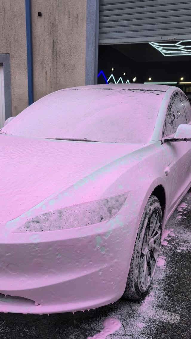 A peine livrée déjà chez DIPCOLOR pour recevoir un traitement céramique longue durée !
Vous avez pensé à protéger votre achat ? Le traitement céramique est la protection la plus utile pour le quotidien, nettoyage facile, beauté permanente.
#detailing #toulouse #tesla