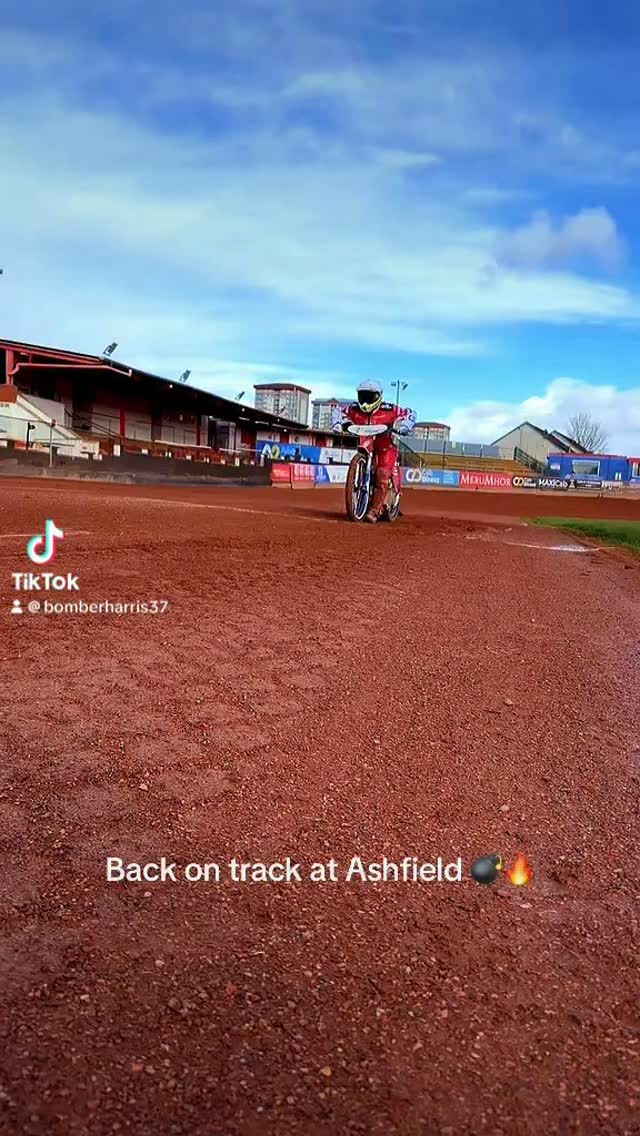 🎥 Back on track at Ashfield for 2026 Press & Practice 💣🔥🐅
#chrisbomberharris #speedway #żużel #37 #bomber