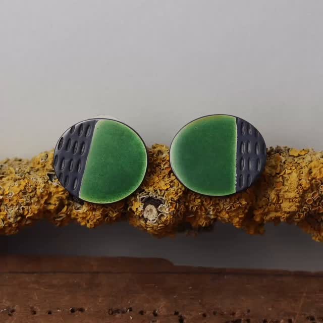 The best thing about taking part in fairs and Open Studios is meeting the women who# buy and wear my jewellery.
You come from all walks of life but have one thing in common and that is a unique sense of style, a love of colour, a connection to the wild especially the sea and I feel so honoured that you choose my creations 🩵💛
#independentwoman #independentjeweller #lovecolour #handmadejewellery