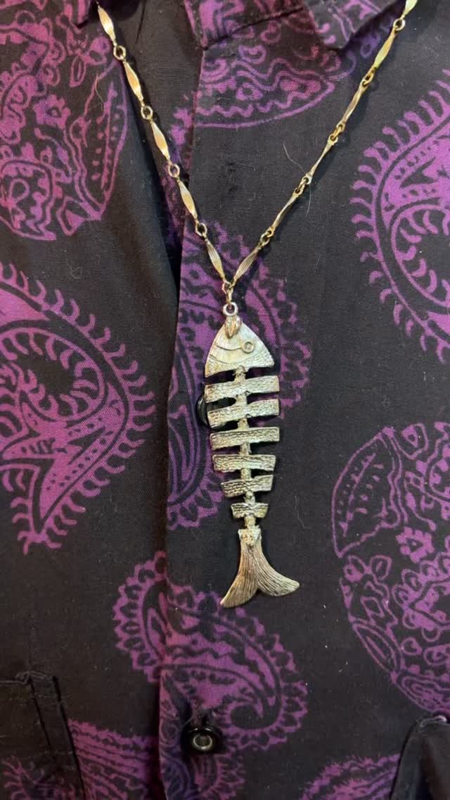 Our girl, Jo, always has the coolest jewelry. Check out today's fish-tastic necklace/earring combo!! 🐟🎏🐠