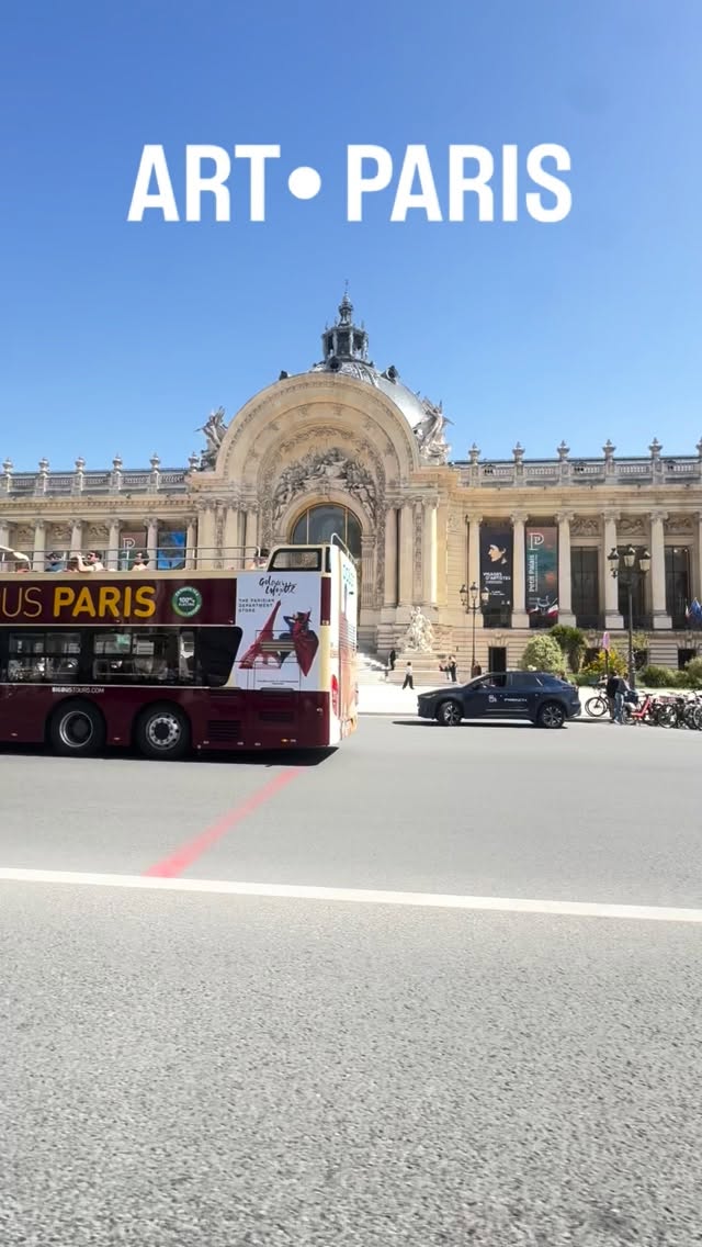 Retour à Art Paris sous la verrière du Grand Palais.
Un passage obligé chez Koren Gallery et Opera Gallery,
avant de poursuivre avec French Design by Art Paris.
Des pièces fortes, des matières qui dialoguent