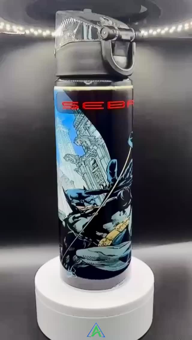 Tumblers personalizados que destacan tu estilo 🕷️✨
Desde personajes favoritos hasta diseños corporativos, creamos piezas únicas que convierten lo cotidiano en algo especial. Perfectos para regalos, equipos de trabajo, eventos o campañas promocionales.
¿Tienes una idea en mente? Nosotros la hacemos realidad. 💡
Disponible para órdenes personalizadas. Escríbenos para cotizar.
#TumblersPersonalizados #CustomTumblers #PromotionalProducts #MerchandisingCreativo #SpiderManFans BrandingConEstilo