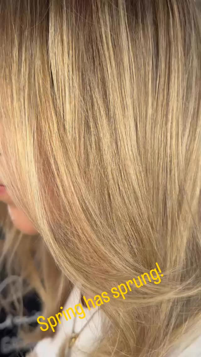 The weather has perked us all up, let’s get your hair on the same page.
This beautiful blonde was crafted by Cleo this week.
Get your appointment booked in and get the spring back in your day. 🌼🌸🌿☀️
www.byrossgarcia.com
#byrossgarcia #hellowinchester #hairsalonwinchester #kevinmurphyuk