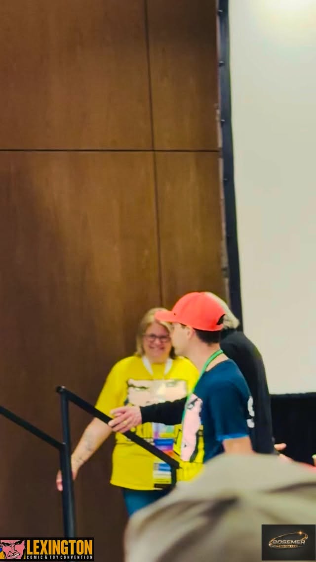 Here the legend @mrchristopherlloyd makes his entrance for his Q&A.
Here he talks about his role as Uncle Fester from The Addams Family.
Also mentions growing up reading a literary magazine with Charles Addams’ cartoons as a kid, and how I became obsessed with Uncle Fester’s mischievous character.
#unclefester #theadamsfamily #horror #conventions #legend