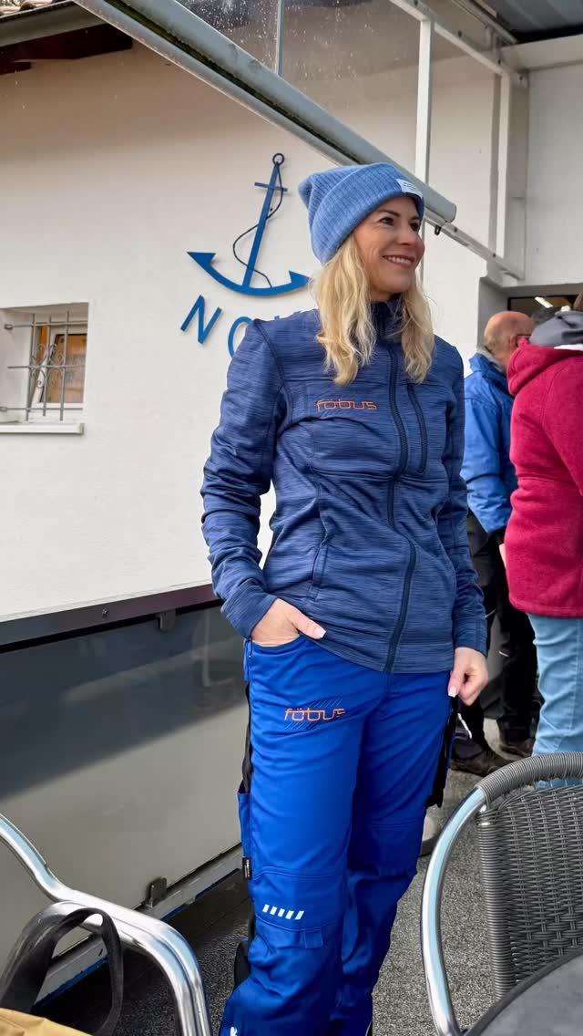 Einsatz bei Wind & Wetter 🌧️❄️⚓
Heute beim Arbeitseinsatz im Nautic Club @nauticclubkassel Kassel – Schnee, Regen… und trotzdem: Die Stege sind wieder im Wasser 💪
Ich hatte dabei unsere Föbus-Arbeitskleidung an – praktisch, robust und ehrlich gesagt auch ziemlich bequem.
👉 Jetzt seid ihr dran:
Wie findet ihr unsere Arbeitskleidung?
Eher 👍 oder 👎?
#arbeitseinsatz #teamwork #kassel #handwerk #föbus alltagseinblick