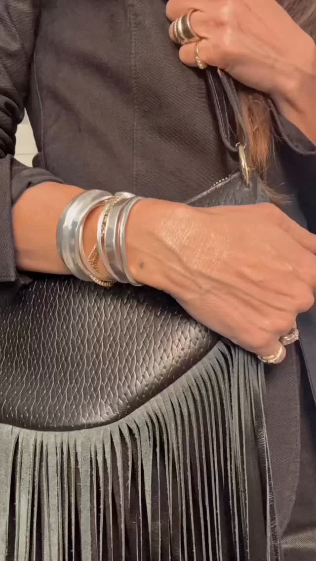Shoutout to brands: @sevendy.tx @stetsonusa @kemosabe1990 @taylorandtessier @caballerobuckle ••
#fashionhaul #fashionstylistla #fypfashion #silverjewelry925 #openroadstetson