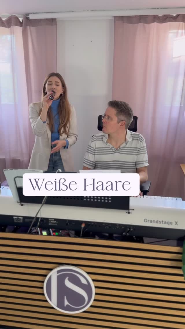 Wir hatten einfach mal Lust, mit dem Song zu spielen…
und plötzlich hatte „Weiße Haare“ einen ziemlich guten Groove 🕺✨
Einer der beliebtesten Hochzeitssongs gerade –
aber er kann auch ganz anders klingen - Funk it is 🎶
Was haltet ihr davon? Schreibt es mir in die Kommentare 👇
@Florian Künstler
#funkvibes #coverversion #weißehaare #floriankünstler #livemusic