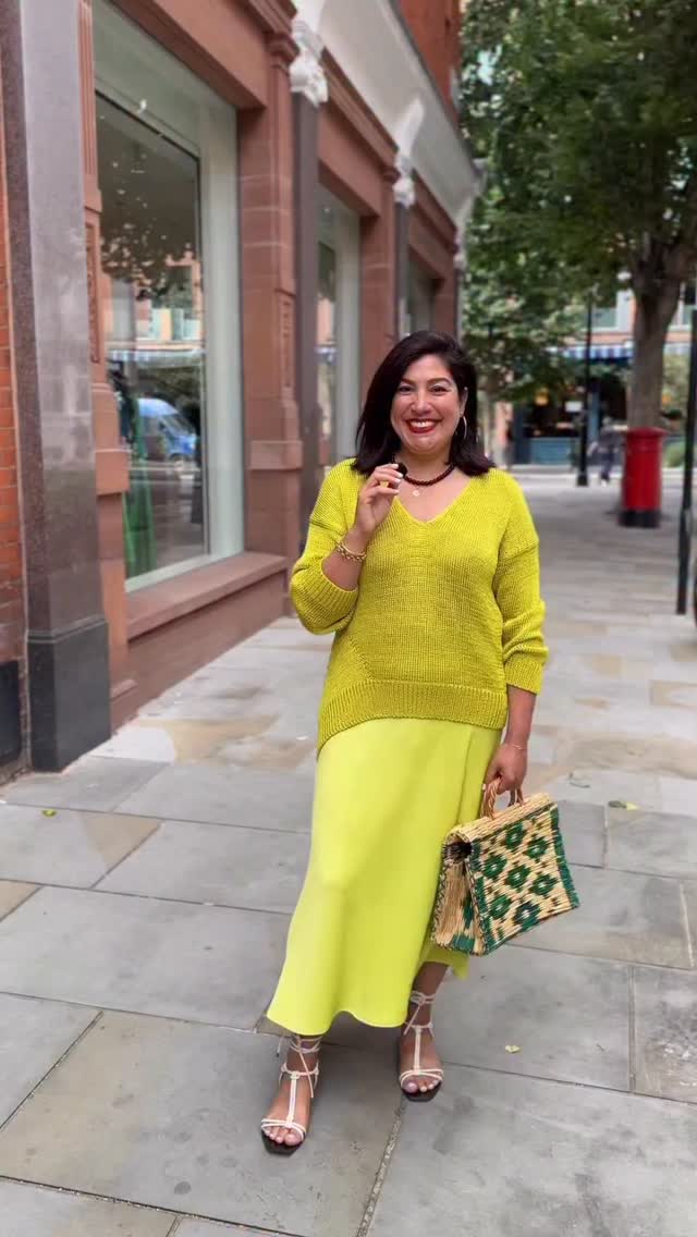 Save for when you feel like wearing colour!
Sometimes, all we need is to be more playful with the accessories we wear.
.
Accessories, styling tips, colourful outfits, style hacks for women, spring outfit inspiration.
.
#personalstylist #outfitinspiration #tips #stylingtips #stylehacks