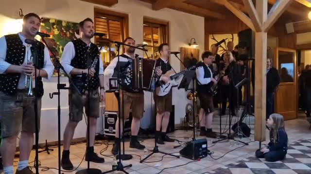 In den Städtchen 🪗🎼🎺 #livemusic #oberkrainer #steirmark #live #austria