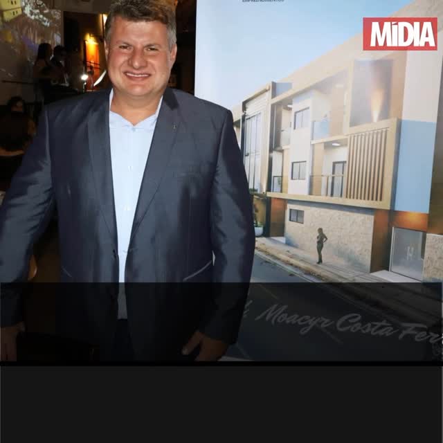 Guaxupé vive uma fase de consolidação de novos investimentos imobiliários, impulsionada por projetos que combinam qualidade construtiva, localização privilegiada e potencial consistente de valorização. Nesse contexto, o Edifício Professor Moacyr Costa Ferreira desponta como um dos empreendimentos mais relevantes em desenvolvimento na cidade, refletindo uma tendência de crescimento urbano estruturado e voltado à demanda contemporânea por moradia e espaços comerciais bem localizados.
Implantado na Rua Dom Ranulfo, nº 283, em uma região estratégica próxima à Avenida Dona Floriana, ao Centro Universitário da Fundação Educacional de Guaxupé (UNIFEG) e à Escola Estadual Dr. Leite Ribeiro, o edifício está inserido em uma área consolidada, com forte presença educacional ea fácil acesso a importantes pontos da cidade. Esse posicionamento geográfico favorece tanto a moradia quanto o investimento, especialmente pela demanda constante gerada por estudantes, profissionais e atividades comerciais no entorno.
Para o diretor da Jaguar, Luiz Henrique Ferreira Sacchetto, Guaxupé vive uma fase de amadurecimento urbano e cada novo projeto carrega a responsabilidade de contribuir para uma cidade mais organizada e preparada para o futuro
LEIA A REPORTAGEM COMPLETA >>> link na bio