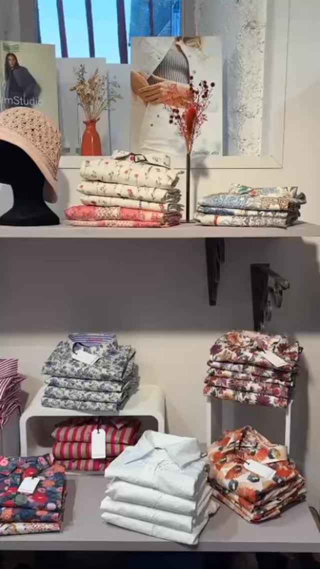 🆕 Vous les attendiez avec impatience!! Les chemises NUMÉROLOGIE sont arrivées en boutique et elles sont canons!!🤩
Créées par Cédric Chaudet et confectionnées en série limitée, elles sont numérotées. Leurs imprimés exclusifs egayeront votre quotidien. Coup de coeur assuré!🥰. 📲www.matinsdumonde.fr