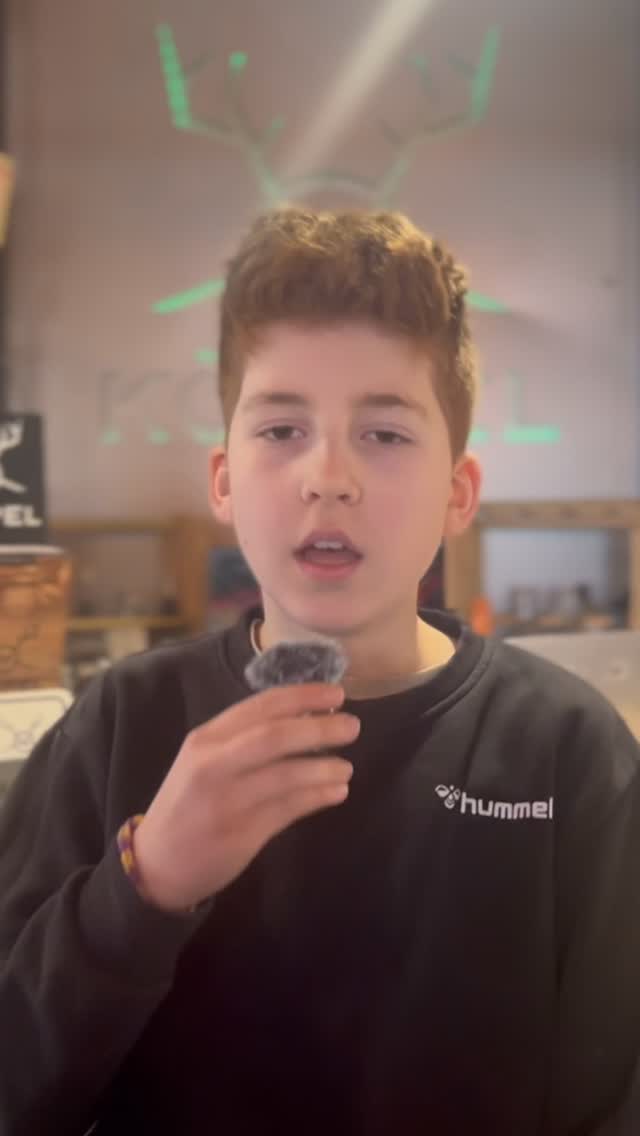 🐣 Aufgepasst, kleine Waldentdecker! 🌲
Ostern steht vor der Tür und der Osterhase hat bei uns auf’m KÖPPEL Überstunden gemacht! Wir laden alle Kinder herzlich zu unserer Eiersuche in der Natur ein.
Rund um den KÖPPEL haben wir bunte, nummerierte Ostereier versteckt. Schnappt euch eure Eltern, genießt die frische Luft und haltet die Augen offen! 🕵️♂️✨
So funktioniert’s:
Sucht eines der nummerierten Eier im Wald oder auf unserem Gelände auf. Bringt euer gefundenes Ei zu uns an die Theke.
Für jedes abgegebene Ei gibt es eine kleine Überraschung direkt auf die Hand! 🎁
📝 Das Kleingedruckte (für die Großen):
Los geht’s pünktlich zur Öffnung des Lokals.
Fairness geht vor: Damit möglichst viele Kinder eine Freude haben, gibt es eine Überraschung pro Kind und Ei.
Kommt vorbei, genießt die Sonne (oder die mystische Waldstimmung) und belohnt euch nach der Suche mit einer kühlen Limo🥤
Wir freuen uns auf euch und wünschen frohe Ostern! 🐰🌷
#OsternImWald #Eiersuche #WandernMitKindern #Waldgaststätte #Osterferien Familienausflug