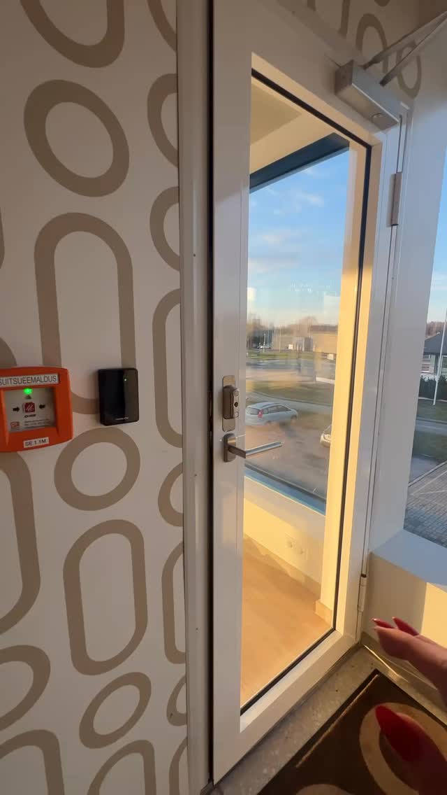 EILE TOIMUS ESIMENE PILATESE TREENING UUES EDENI SAALIS DEESSE STUUDIOS!✨
*kusjuures, hea uudis — pilatese trennides on nüüd 6 kohta! Kuid soovitame end ruttu kirja panna, sest grupid täituvad kiiresti.
Reformer Pilates aitab viia keha toonusesse, tugevdada süvalihaseid ning vormida kaunist figuuri ilma kurnavate treeninguteta.
Tulemused on päriselt nähtavad: parem rüht, tervem ja kaunim keha ja parem enesetunne 🤍
Treeningute tunniplaan: 🗓
Esmaspäev — 9:00, 19:00
Teisipäev — 19:00, 20:00
Kolmapäev — 9:00, 18:00, 19:00
Neljapäev — 20:00
Reede — 17:00, 18:00
Laupäev — 11:00, 12:00
Pühapäev — 12:00
Proovitrenn vaid 15€ (tavahind 30€) 🔥
Broneeri koht kirjutades meile või registreeru kodulehe kaudu 💌
Alusta juba täna ja ole suveks valmis ✨
——
ВЧЕРА ПРОШЛА ПЕРВАЯ ТРЕНИРОВКА ПО ПИЛАТЕСУ В НОВОМ ЗАЛЕ EDEN В СТУДИИ DEESSE ✨
*кстати, хорошая новость — на пилатесе теперь 6 мест! Но советуем записываться заранее, потому что группы быстро заполняются
Reformer Pilates помогает подтянуть фигуру, укрепить глубокие мышцы и сделать тело более стройным без жёстких тренировок.
Результат действительно заметен: улучшается осанка, появляется тонус и лёгкость в теле 🤍
Расписание тренировок 🗓
Понедельник — 9:00, 19:00
Вторник — 19:00, 20:00
Среда — 9:00, 18:00, 19:00
Четверг — 20:00
Пятница — 17:00, 18:00
Суббота — 11:00, 12:00
Воскресенье — 12:00
Пробная тренировка всего 15€ вместо 30€ 🔥
Запись в директ или регистрация через сайт 💌
Начни готовиться к лету уже сейчас ✨