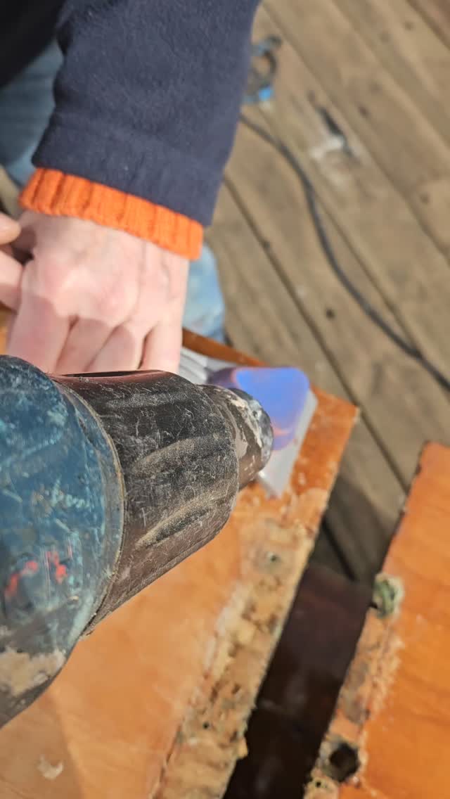 Våren første slippdag! Vi kom godt i gang, neste slippdag er i morgen, det er plass til mange flere! Oppmøte på Mohawk klokka 10, vi serverer lunsj og avslutter klokka 16 ♡