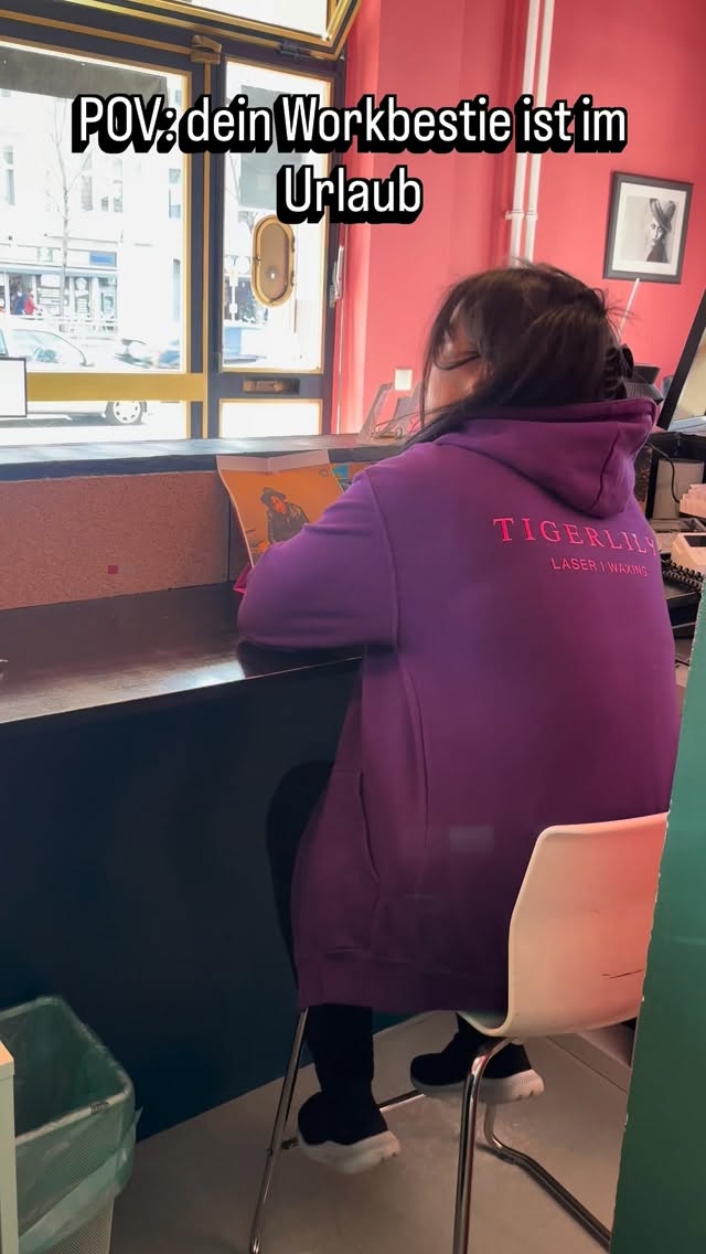 Sie hätte mich ja wenigstens mitnehmen können 🥲🥲
.
.
.
.
.
#waxingberlin #comedy #workbestie #tigerlilywaxing #funnyvideos