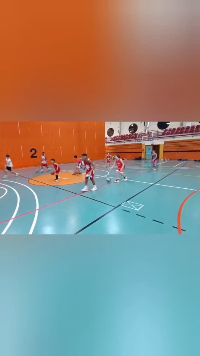 Han sido 4 días intensos de campus, donde nuestros jugadores y jugadoras, además de pasárselo en grande, han estado practicando técnica y táctica individual, y compitiendo a través de juegos.
¡Buen trabajo! Ahora, a coger fuerzas para lo que queda de temporada.
#BaloncestoRivasSureste