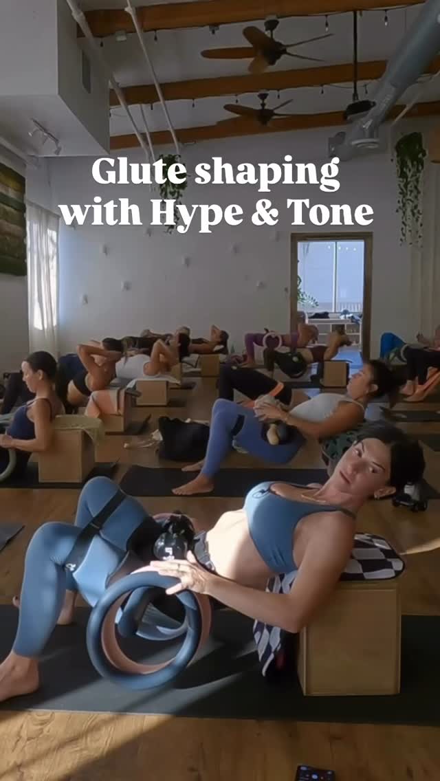 The Hype & Tone strategy to glutes is calculated. Lengthened range, shortened range, hip abduction and isolations. We are sure to target the glutes on multiple planes. We teach a variety or squat/lunge patterns and hinge patterns. Getting better at the basic = results. 🍑