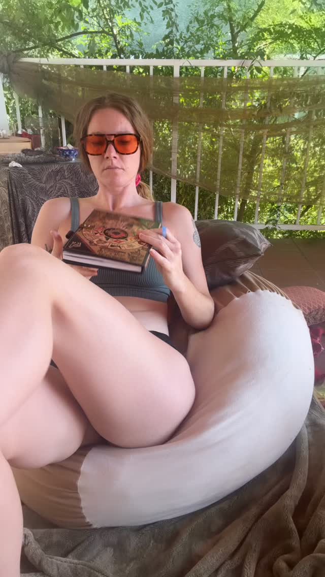 Processing, releasing, receiving. Trying to do it gracefully. Definitely doing it honestly. 🖊️
Catch me in my various music embodiments
Friday 4/10 at @knkycomedy
Saturday 4/18 at @awakening_events
Sunday 4/26 at @theenchanted.collective