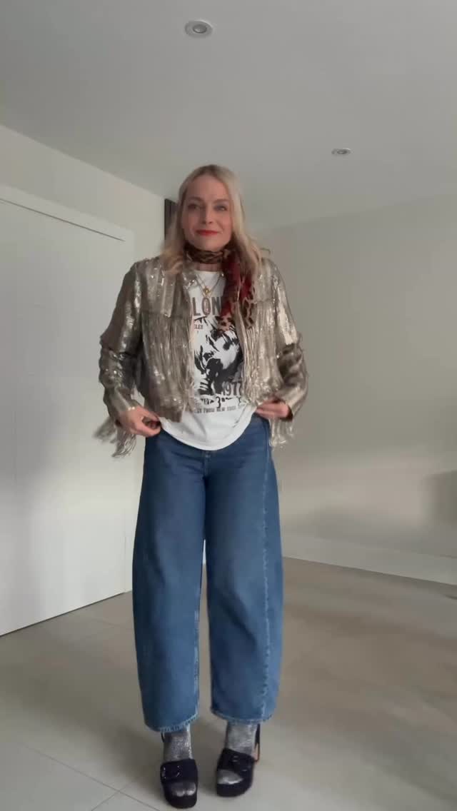 Jeans and a Blondie t-shirt with this fabulous fringe sequin jacket. An #ootd I wore to my friend’s house last week that was shopped from my wardrobe - and not saving the jacket for”best”. Let’s get delving into our wardrobes and see what’s there 🫶
Style - personal style - personal stylist - women’s style - styling - style inspo - personal styling - casual outfits - everyday outfits - fashion
#personalstyle #personalstylist #fashion #wiwt