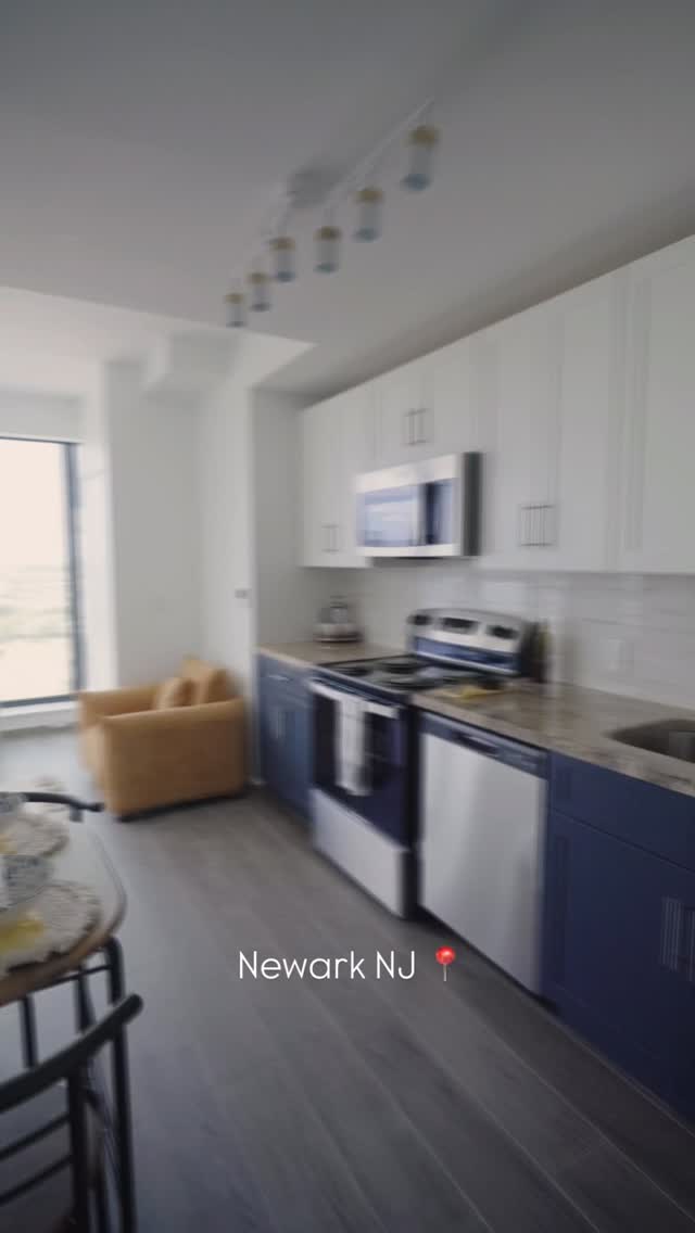 Luxury living in Hoyt Tower⌠without the luxury price tag đ
Modern finishes, city views, and a lifestyle that feels way above what youâre paying for.
⌠this is your wake-up call. đ