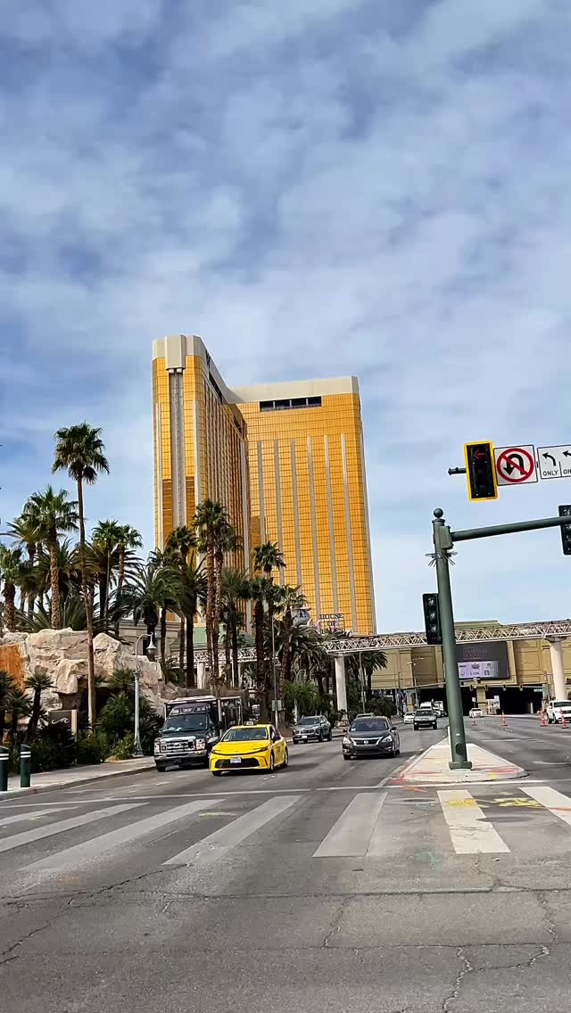 Cruising down Las Vegas Blvd and this stretch always stands out. W Las Vegas looks sleek and tucked away, Mandalay Bay glows gold right beside it, and you can even catch Skyfall sitting up at the top of W like it is watching over the whole south end of the Strip. You can feel the south Strip doing its own thing over here, a little more space and a lot of big hotel presence. Would you stay at W Las Vegas or Mandalay Bay?
Grab my FREE Las Vegas Mini Guide at https://stan.store/mikeyinthemixvegas 💫
#WLasVegas #MandalayBay #SkyfallLounge #LasVegasStrip #MikeyInTheMixVegas
