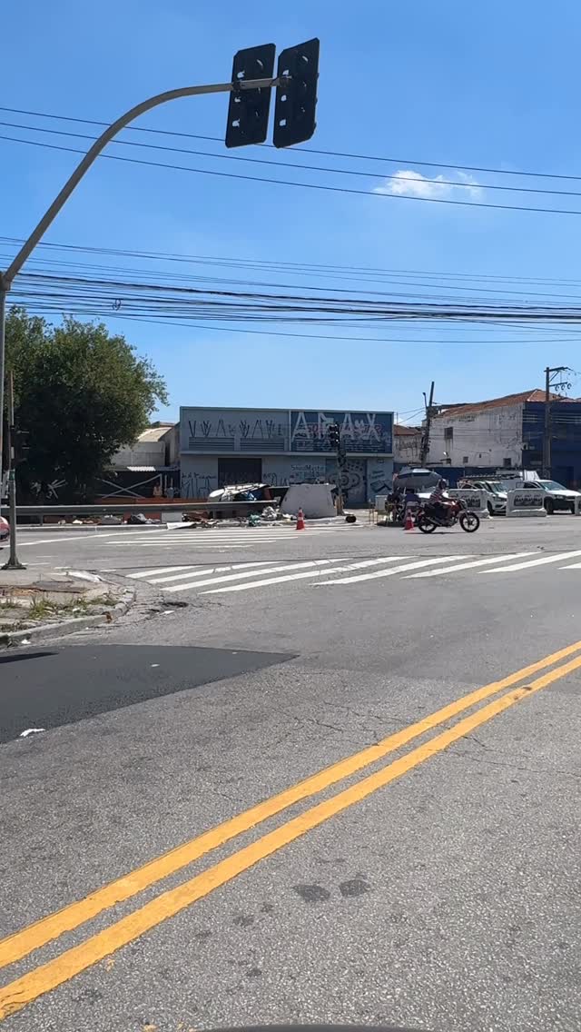 Avistamos a galera da VIVO ali perto da academia romanos hoje mais cedo, aos que ainda estão usando como está a experiência? Caiu de novo ou está sem?