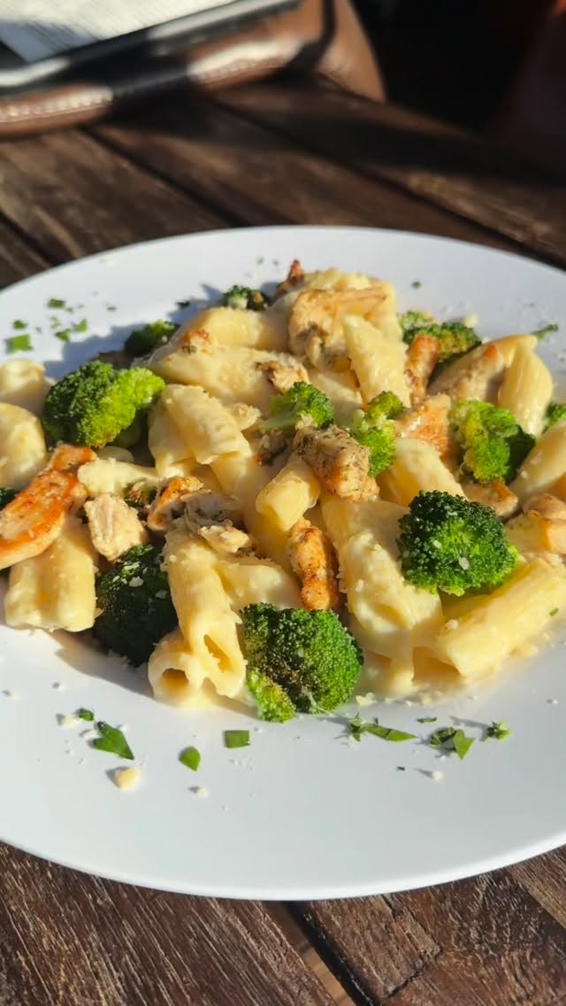 Happy Friday! 🤝🏻😋 We invite you to visit us for Dine-In and Take-Out, and you may still order through DoorDash, Grubhub, and Uber Eats from Golden Crust Pizza and Golden Dessert✌🏻🫶🏻