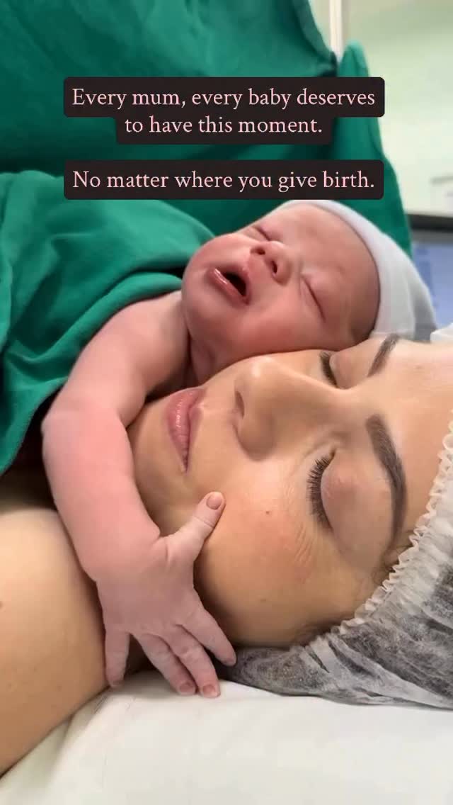 Skin to skin at birth isn’t just a “nice moment” … it’s exactly what your body and your baby are designed for.
No matter how your baby is born, placing them gently onto your chest supports a powerful, natural process for you both.
✨ Your body becomes their perfect temperature regulator
Skin to skin is one of the most effective ways to keep your baby warm, with research showing babies maintain stable temperatures this way (Cavallin et al., 2018).
✨ It encourages a beautiful release of oxytocin
That first contact, and even your baby’s unique scent, helps your body release oxytocin.
This hormone supports your placenta to separate, your uterus to contract, reduces blood loss, and deepens that first connection between you and your baby.
✨ It helps breastfeeding get off to a gentle, supported start
Skin to skin awakens your baby’s natural instincts. They begin to seek the breast, explore, and prepare for their first feed in their own time, without rush or pressure.
✨ It supports your baby’s transition into the world
Helping to regulate their breathing, heart rate, blood sugar and stress levels as they adjust to life outside the womb.
This moment doesn’t need a perfect birth to be possible.
Whether your birth is vaginal, caesarean, induced or assisted, skin to skin can still be a meaningful and beneficial part of those first moments together.
It’s not just emotional. It’s instinctive, protective, and deeply important.
You and your baby already know what to do 💛
Original content credit: @thepositivebirthmethod