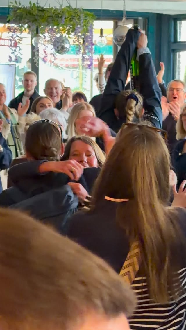 What a pleasure to welcome champion @_heidilong to The Tapestry, celebrating an incredible win at the Boat Race 2026 alongside family and friends. A fantastic team effort and a well-deserved victory—now time to celebrate in style. Thank you for choosing The Tapestry Tapas Bar for such a special occasion!
#BoatRace2026 #OxfordBoatRace #HaidiLong #TapestryTapasBar #BestPartyVenue
