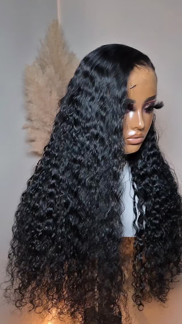 This is for the girls who love all the attention.
Full hair, long inches, perfect hairline, jet black..👌
@williewigs
#jetblackwig #burmesecurly #closurewig #gluelesswig #vacationhair