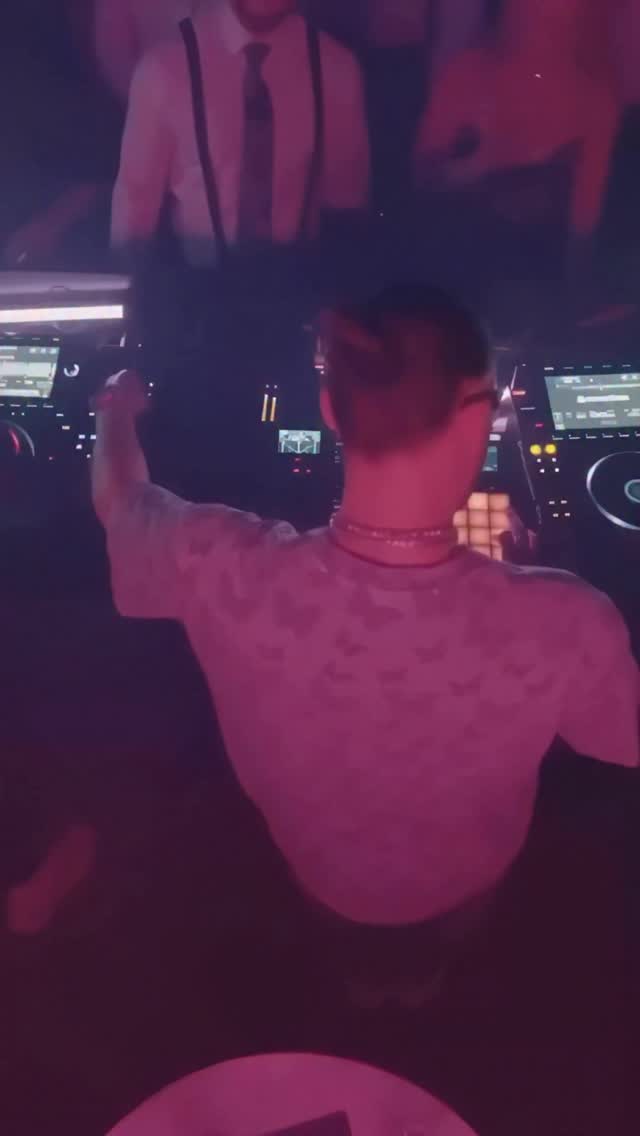 Tested on dancefloors 🌍
@rbor__ playing Africa by @yotesqui & @lilyass.ofc at @linglingdubai Dubai (Dec 12, 2025).
Afrosteria proudly presents “Africa”, a deep Afro Tech collaboration rooted in rhythm, atmosphere, and emotion. Driven by a rolling bassline, hypnotic synths and entrancing percussion, the track builds around spoken words reflecting the essence of Afro House — the drums, the feeling, the connection.
Already supported by artists across the scene, Africa is made for those peak-time moments where everything comes together.
Out April 24, 2026.
#Afrosteria #AfroHouse #AfroTech #NewMusic #Dancefloor