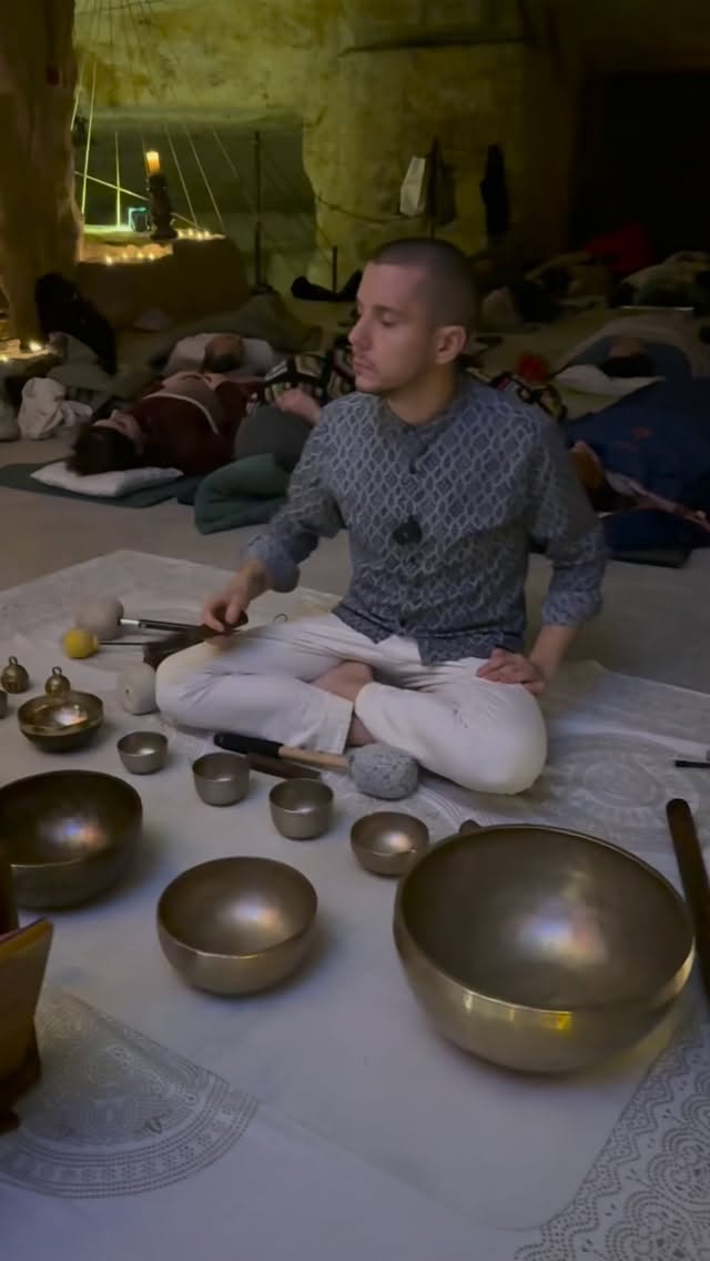 🗓️La programmazione della settimana
🟢 MART, 7 apr alle 20:45
Bologna | Bagno di Suoni e Oli Essenziali 🪔 “assieme ad Alessia”
🟢 VEN, 10 apr alle 20:15
Pescantina (VR) | Bagno di Suoni a 4 Mani - Gong, Handpan e Fiati - “🎷 assieme a Pepito Ros”
🔵 SAB, 11 apr alle 10:00
Padova | Corso Handpan Base - 1° Livello - “👨🏫 condotto da raffaello”
🔵 SAB, 11 apr alle 10:00
Scandicci (FI) | Corso Handpan Base - 1° Livello 🛸
🟢 SAB, 11 apr alle 17:30
Scandicci (FI) | Bagno di Suoni e Oli Essenziali 🪔 “assieme ad Alessia”
Per ulteriori info link in Bio:
📱whatsapp: 347 948 0292
#filippopigaiani #bagnodisuoni #campanetibetane #suonoterapia #handpanmusic