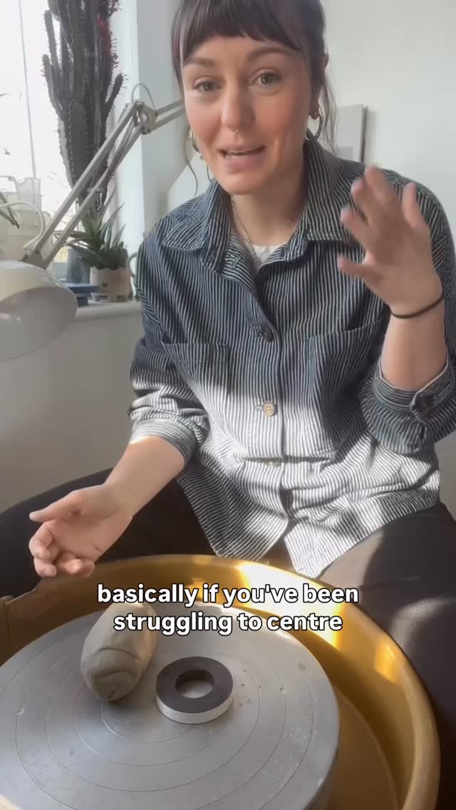 ✨little throwing hack for your Wednesday viewing✨
✨centering is the hardest part when you’re getting started and it’s so frustrating when the clay feels like it’s fighting against you. We thought we share this little tip to make it a bit easier if you’re a beginner thrower✨
✨once you’ve got centering down everything else just falls into place✨
Happy April x