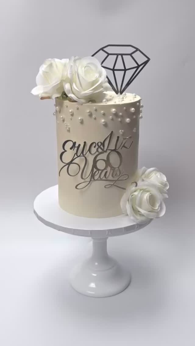 A 60th anniversary cake which needed to travel 3 hours! #welwyngardencity #welwyngardencitymums #anniversarycake❤️ #hertfordshireweddings #hertfordshirecakes