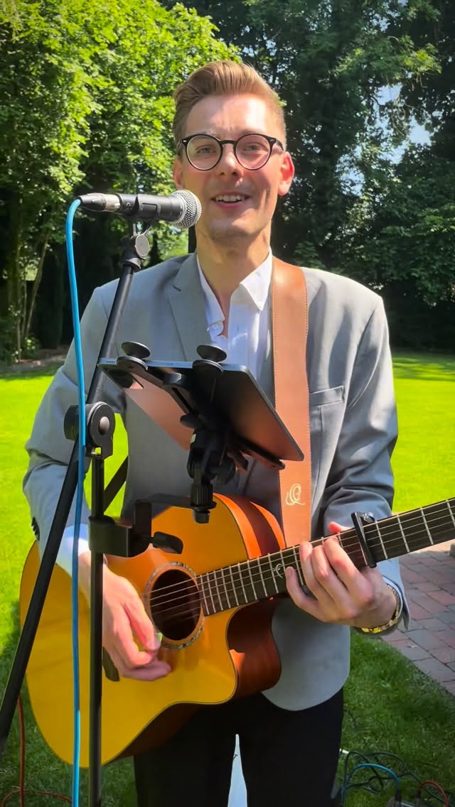 Sektempfang & Live-Musik🥂🔥
#hochzeitssänger#sektempfang#trauung