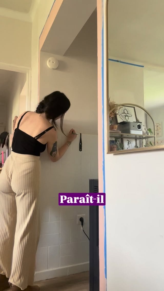 Paraît-il que le printemps fait fleurir les cœurs, réveil ce qui s’est endormie, et égaye ce qui as été triste. 🌸🌞🫶🏼💜
Moi, il m’apporte cette bouffée d’oxygène dont j’ai manqué ces dernières semaines.
Il me donne envie de changement, de renouveau.
Je suis appelé vers d’autres choses. Je ne sais pas encore quoi, ni comment, à quoi ça va ressembler…. Mais je sais que j’ai besoin de mouvement. Alors beaucoup de choses vont disparaître.
C’est le dernier moment de vous offrir les affiches qui sont là.
Avec une jolie offre printanière qui s’applique directement dans votre panier 💜
🌙 rdv sur la boutique www.fleure-bleue.com
Le lien est dans la bio 🫶🏼
#Printemps #sorciere #affichesféministes #affichenaissance #accouchement