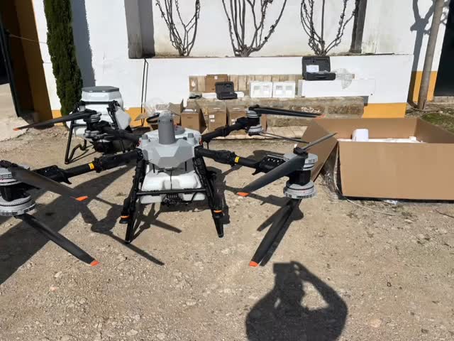 Hoy entregamos este equipo DJI AGRAS T100 en la provincia de Córdoba a nuestro amigo Manuel para su finca de olivar en seto. Esperemos que te sea de gran ayuda para tu cultivo. Para AgrodronesHN no solo es una venta, es estar alado de nuestros clientes cada día, cada hora y cada minuto para que su andadura sea más amena y fácil. No dudes en contactarnos, estaremos encantados de poder atenderte. Servicio de venta y post venta 100%. #dji #djiagras #dron #dronagricola #t100