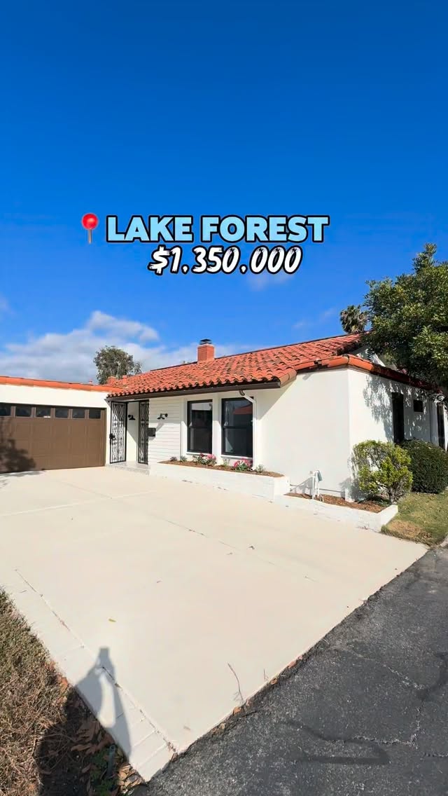 Perfect Lake Forest home to kick off the summer☀️🏊♀️. Imagine hosting a pool party in this backyard?
This home will not last long!
House highlights:
3 bed | 2 bath | 1697sqft
Priced at $1,349,500
HOA is $217
Fully renovated
Comment “summer” if interested or send me a dm!
Ready to Buy or Sell in OC, Click the link in my Bio and Book a 1:1 Call📱with me to get started! I’d love for us to chat!
🙋🏽♀️ ChiChi Achara, SoCal REALTOR
📲 949-545-4309
📧 SocalRealtorChi@gmail.com
🌎 www.chichiachara.com
📍 Orange County, CA
#lakeforestca #lakeforestcalifornia #poolhome #orangecountyrealtor #orangecounty