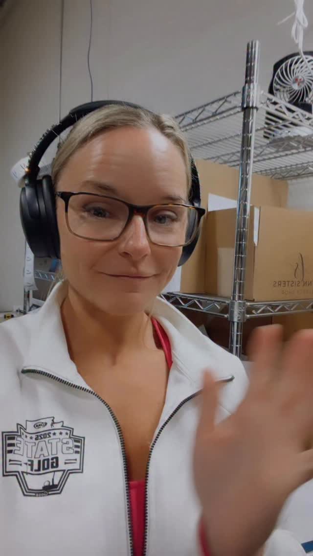 TGIF! We’re having an Epoxy Artist Sale right now. All epoxy, silicone mats and tools and gloves are 20% off! 🥰🥰 #resinart #epoxy