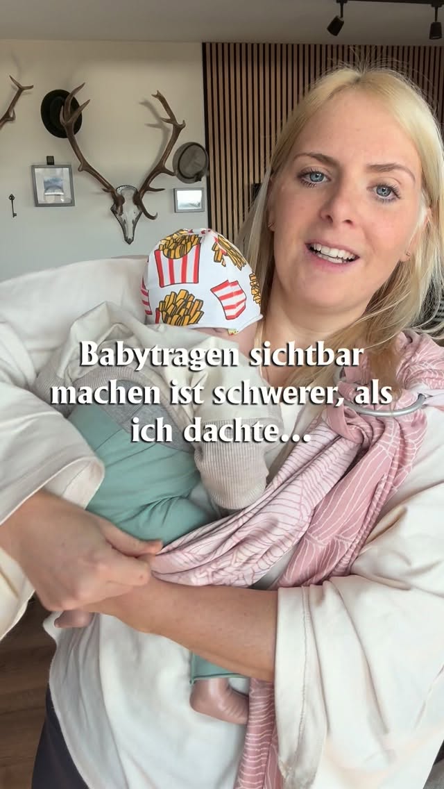 Alles nicht so einfach
Im Wust zwischen 1.000 Elterntipps und Tricks, Videos mit echten Kindern und angstmachenden Inhalten a la: so schadest du deinem Kind beim Tragen versuche ich, mein Herzensthema Tragen sichtbar, verstehbar und nahbar zu machen 🙏🏼
Wenn euch das Thema interessiert, schau dich doch mal bei mir um. Ich freue mich, dass ich zu dir durchgedrungen bin ❤️
#tragen #babywearing