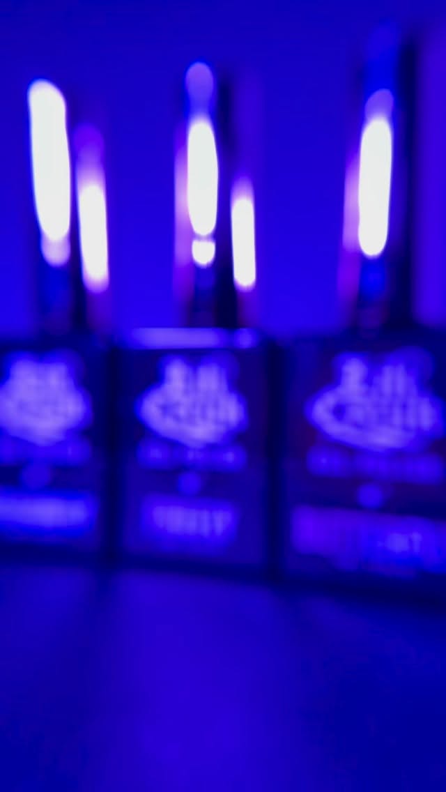 ✨ 3 nouveautés à absolument tester de chez @shoplilicreuk ✨
Tu les as peut-être déjà vues passer… mais clairement, elles méritent toute ton attention 😍
Les nouvelles teintes Butterfly 🦋, Dragonfly 🐉 , Firefly 💜 - ils sont juste incroyables !
On est sur des couleurs qui te font voler : un bleu ciel , un lilas et un rose 💙💜💗
Ce que j’adore ? Elles sont sublimes en version classique, mais alors en Cateyes… c’est une dinguerie - multi usage ✨
👉 Sans aimants , en couleur uni
👉 Sur base noire pour un effet profond et intense
👉 Sur base colorée ou blanche ou transparente pour un rendu encore plus doux et lumineux
Franchement, que tu sois team simplicité ou nail art plus travaillé, ces teintes s’adaptent à tout 🔥
Si tu ne les as pas encore testées… c’est le moment 👀
💸 -10% sur tout le site et les nouveautés avec mon code : LOUISE10
Tu me diras laquelle est ta préférée 💅✨