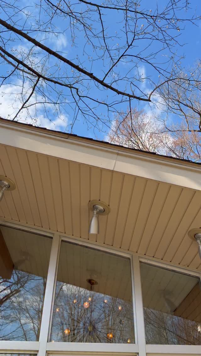 Somebunny’s ready for Spring! 🤭🐰
#springdecor #mcmhome #mcmhomedecor #springhomedecor #easterdecor