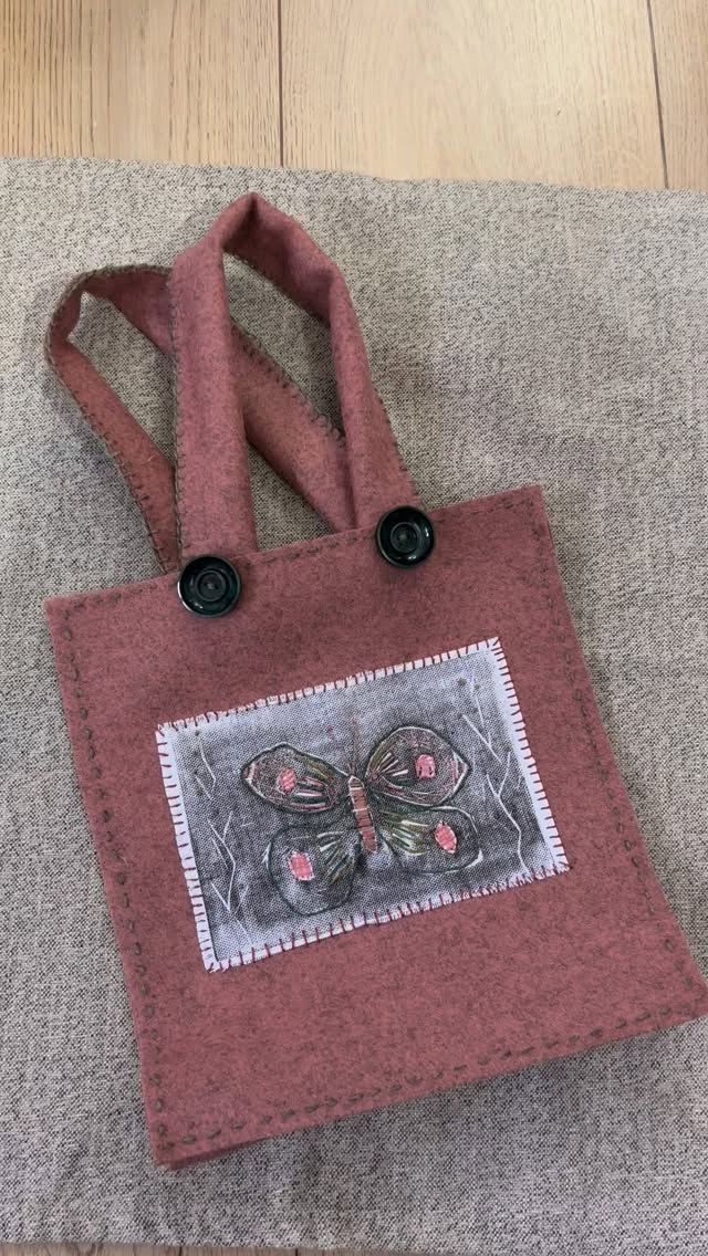 Ohhhh the wind may blow, so I'll sew .....
Batten down the hatches, it's getting a fair bit blowy here in Manchester.
#manchester #linocutprint #handembroidery