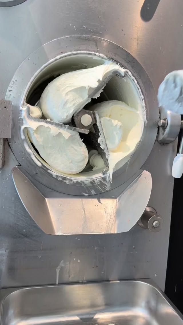 Vegansk og Frisklavet ananas 🍍 sorbet , lavet på gode modnet ananas #gelato #iskompagniet #icecream #homemade